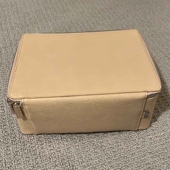 BEIS The Cosmetic Bag - Picture 5 of 8